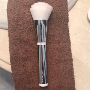It cosmetics foundation brush